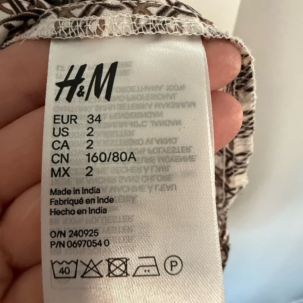 H&M Geometric Print Blouse size S - Picture 5 of 5